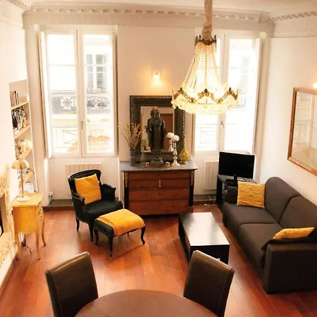 1 Bed Sleeps 4 Mezzanine -wifi -tv *