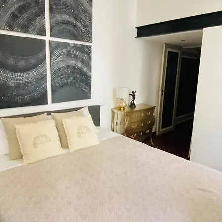 1 Bed Sleeps 4 Mezzanine -wifi -tv * Paris