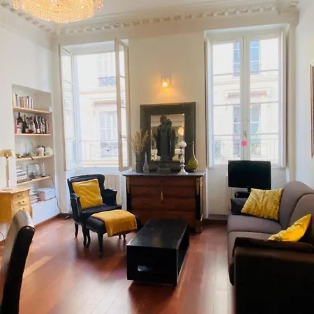 1 Bed Sleeps 4 Mezzanine -wifi -tv *